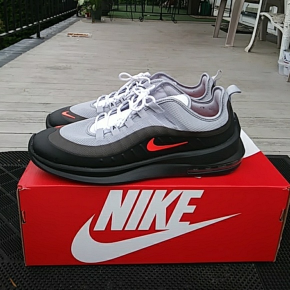 Nike Other - Air max axis